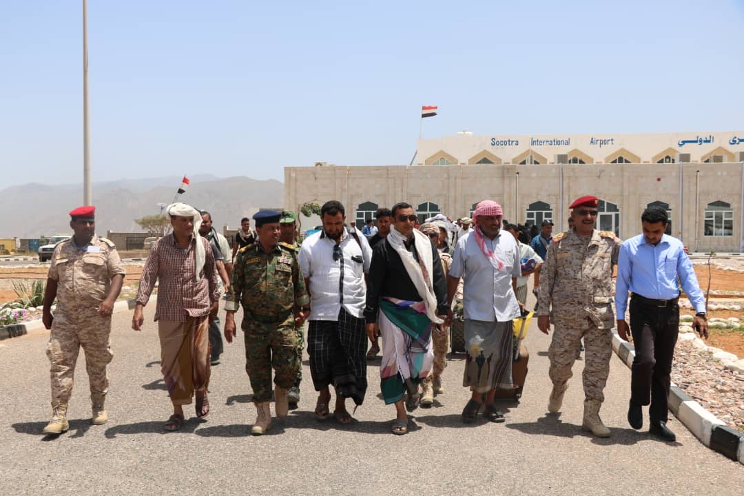 محافظ سقطرى يغادر مطار العاصمة حديبو