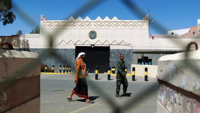سفارة أمريكا لدى اليمن تعتزم تسريح معظم موظفيها المحليين