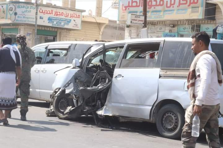 لحج.. إصابة ضابطين بتفجير استهدف سيارة بمدينة الحوة