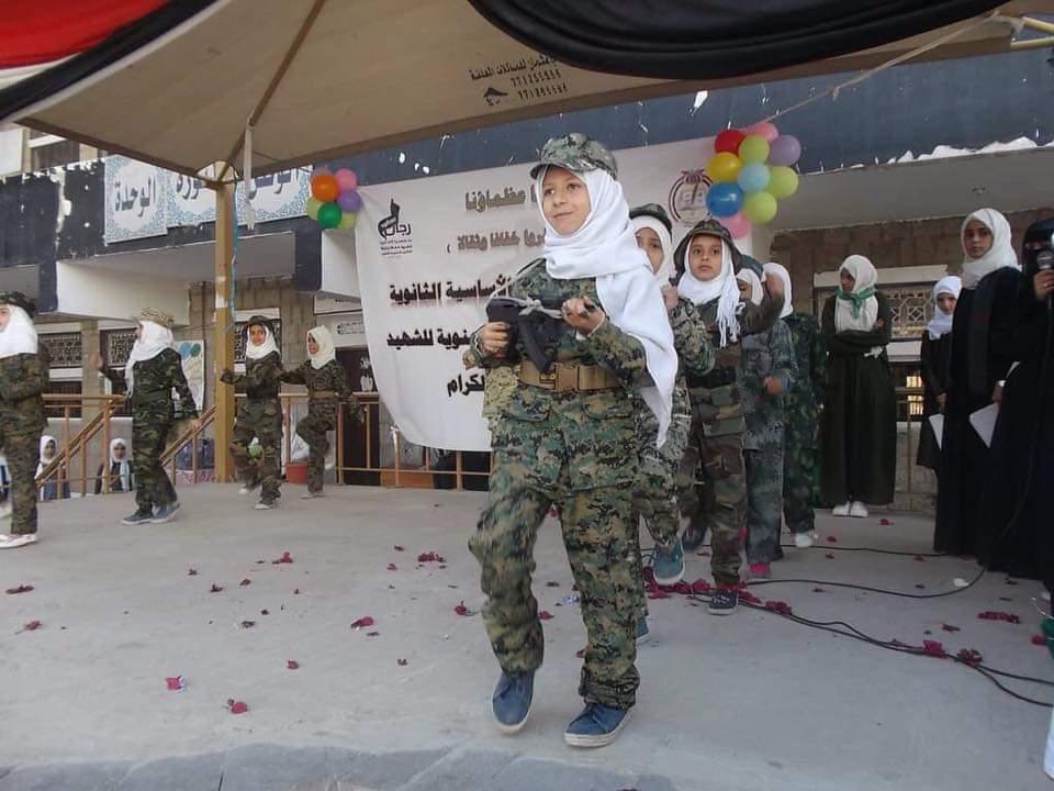الارياني: الحوثيون يغزون مدارس الفتيات مستغلين توقف الحسم العسكري