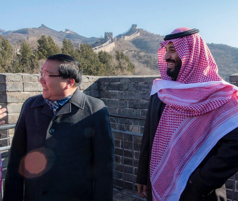 بالصور.. ولي العهد يقف على سور الصين العظيم ويتعرّف على معالمه