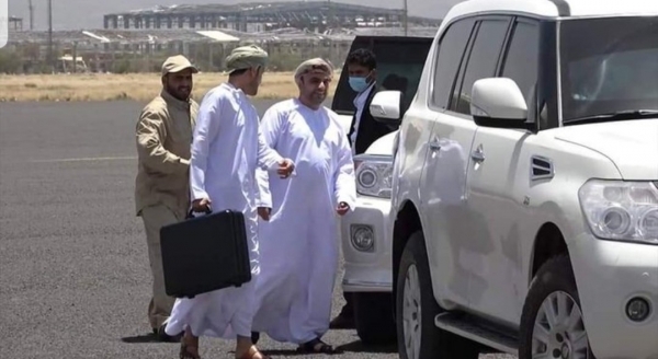 وصول وفد عماني إلى مطار صنعاء للقاء قيادات جماعة الحوثي