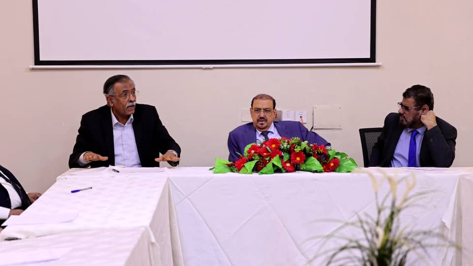 بعد أقل من أسبوع على وصولهم.. رئيسا مجلسي النواب والشورى وعدد من أعضاء المجلسين يغادرون مدينة عدن