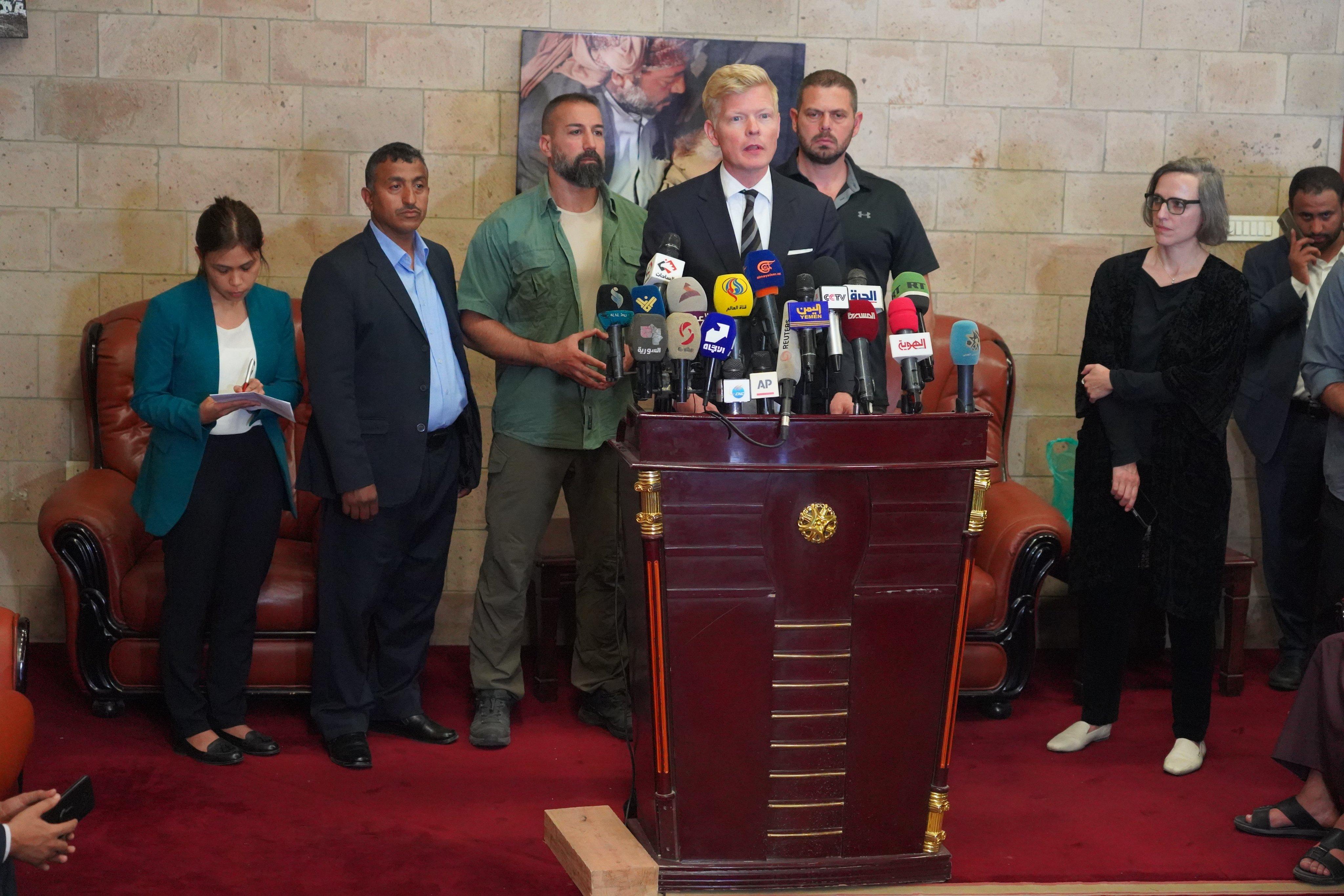 جماعة الحوثي تبلغ المبعوث الأممي بموقفها من مقترحه لفتح طرق تعز.. تفاصيل