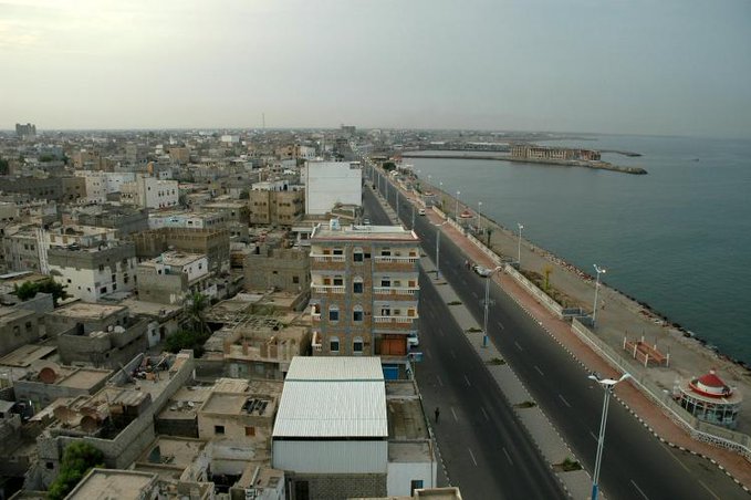 مقتل مواطنين اثنين جراء اشتباكات بين عصابات مسلحة في الخوخة بالحديدة