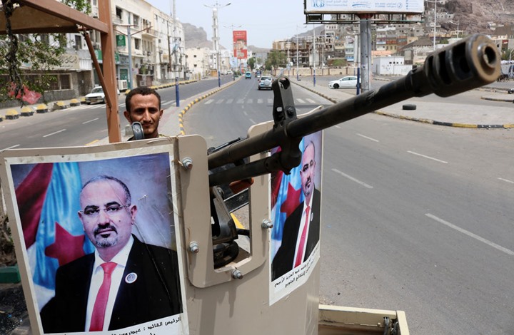 صراع محتدم بين "الرئاسي" اليمني والانتقالي الجنوبي..لماذا؟
