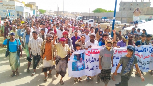 مظاهرة في شبوة تطالب بمحاسبة المتورطين في عملية إعدام نفذتها مليشيا الانتقالي خارج القانون