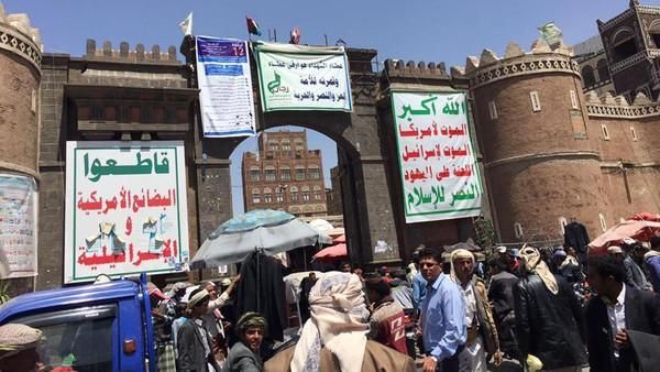 بحجة إقامة مسيرة.. مليشيات الحوثي تعطل حركة السير في أكبر شوارع صنعاء
