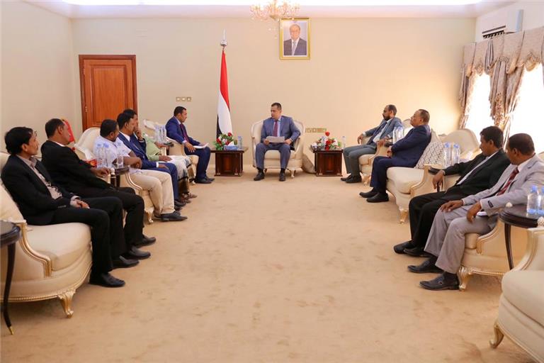 دولة رئيس الوزراء معين عبدالملك يحث على تطوير درة الجزر اليمنية سقطرى