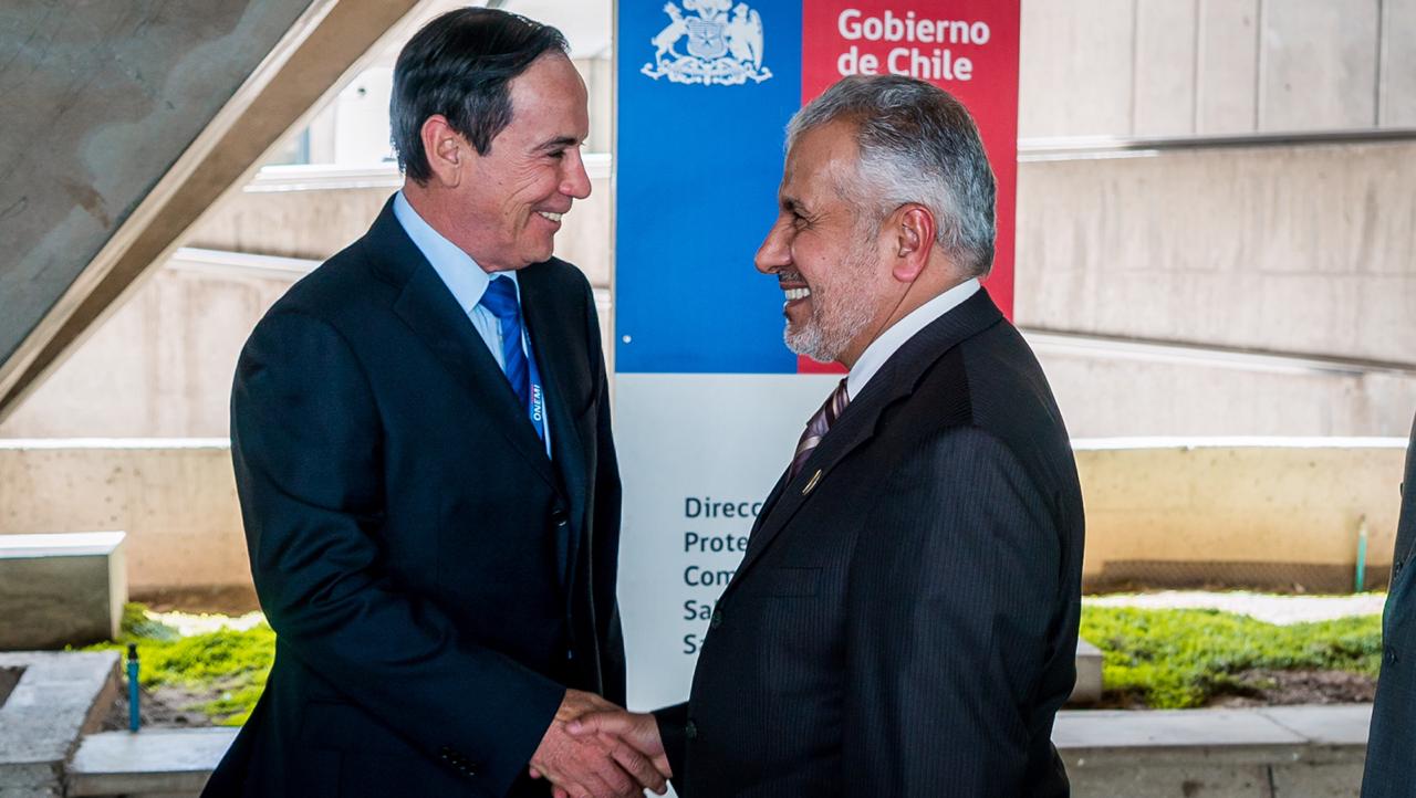 الدكتور عبدالله الربيعة يلتقي رئيس المكتب الوطني التشيلي للطوارئ   