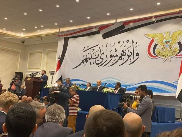 سياسيون: الرياض و أبوظبي تتعمدان إهانة السياسيين اليمنيين