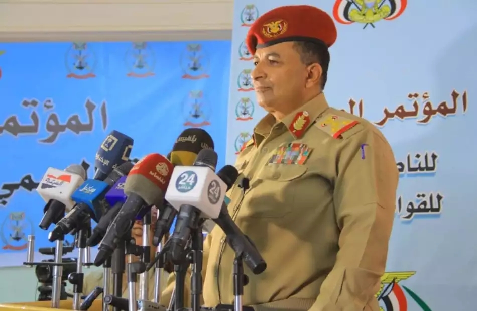 فيما التحالف قد أمهل الحوثيين 6 ساعات لإخراج الأسلحة من ملعب الثورة بصنعاء .. : العميد مجلي : الحوثيين يستخدمون المواقع المدينة لتخزين الأسلحة