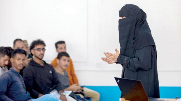 جماعة الحوثي توجه بمنع الاختلاط بين الجنسين في مكاتب العمل