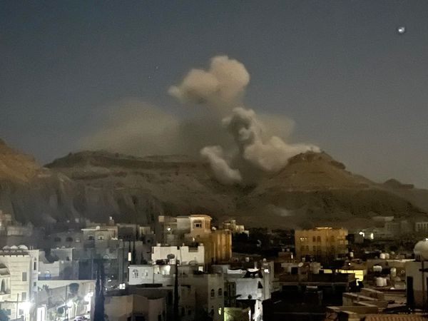 عاجل: التحالف يعاود استهداف العاصمة صنعاء بغارات جوية (الأماكن المستهدفة)
