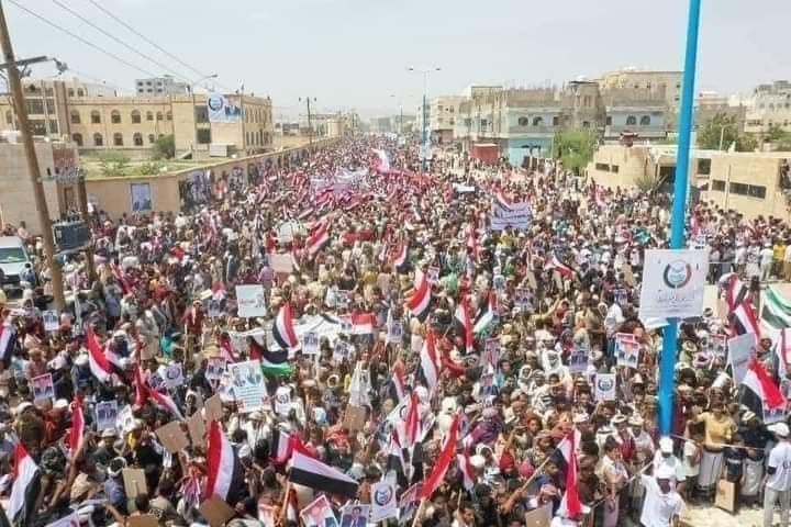 فإن دل على شي انما يدل على حب الشعب الشبواني لهذا الرجل .. : ياسر الصايلي يروي تفاصيل ليلة الانتصار لجماهير المسيرة الداعمة لبن عديو