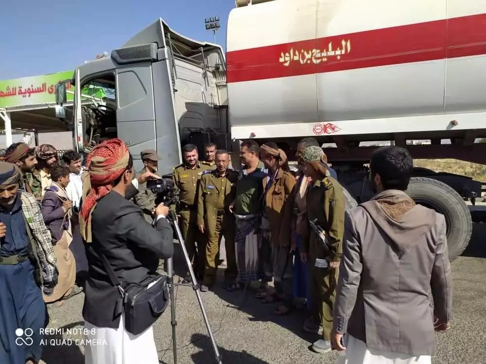 متوعدة بمحاسبة الجناة عبر وسطائها في الضالع .. : سلطات صنعاء تفرج وتعيد شاحنتين مختطفه لباعه جنوبيين 