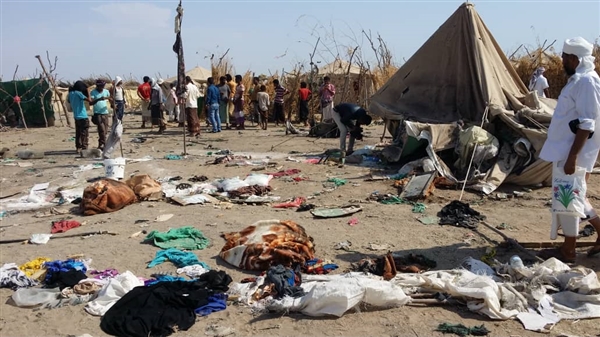 استشهاد سبعة مواطنين وإصابة 30 آخرين جراء قصف حوثي على مخيم للنازحين بحجة