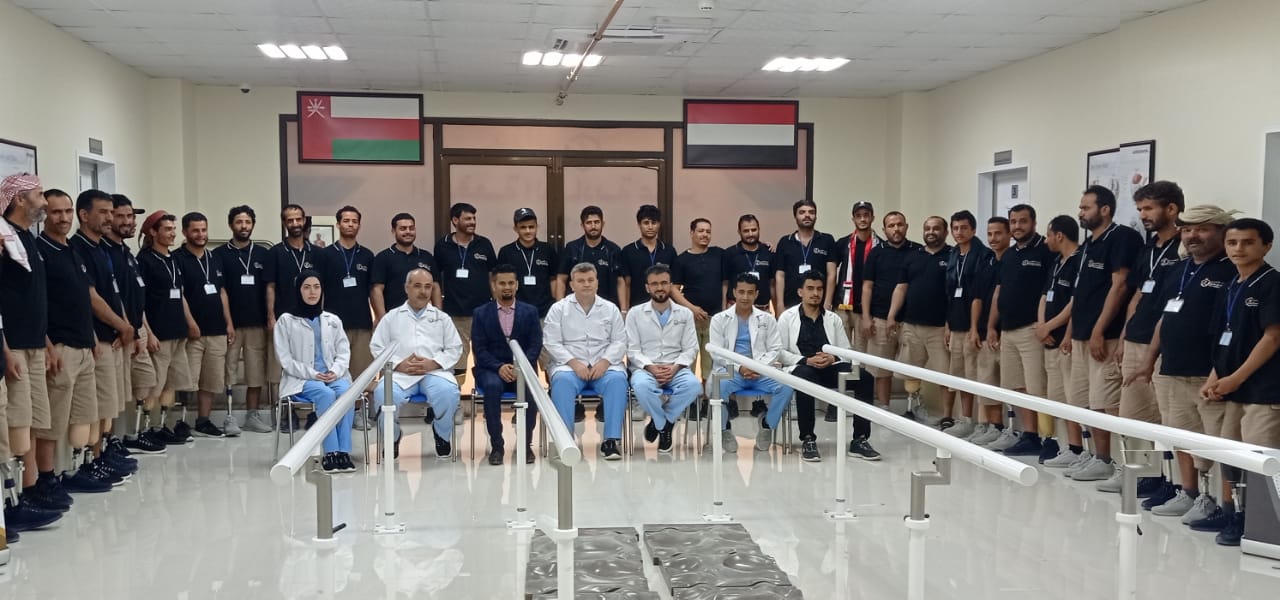 اختتام تأهيل الدفعة الحادية عشر من الجرحى اليمنيين بنجاح في المركز العربي بسلطنة عمان 