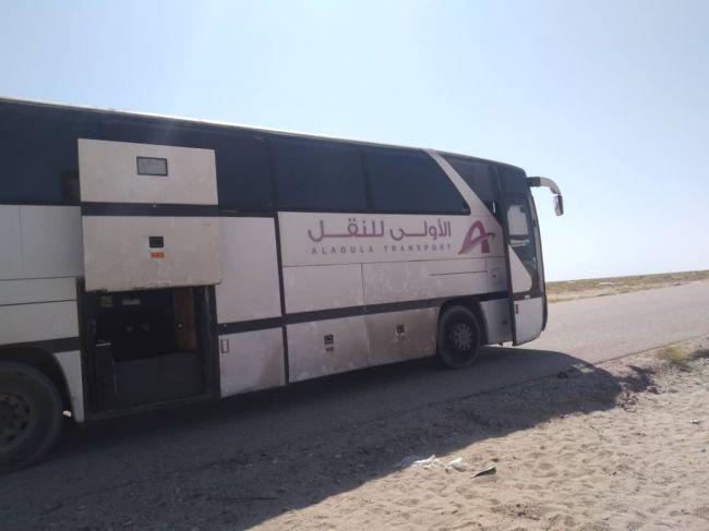إعادة فتح الطريق الدولي الساحلي بأحور في أبين بعد يومين من التوقف جراء السيول