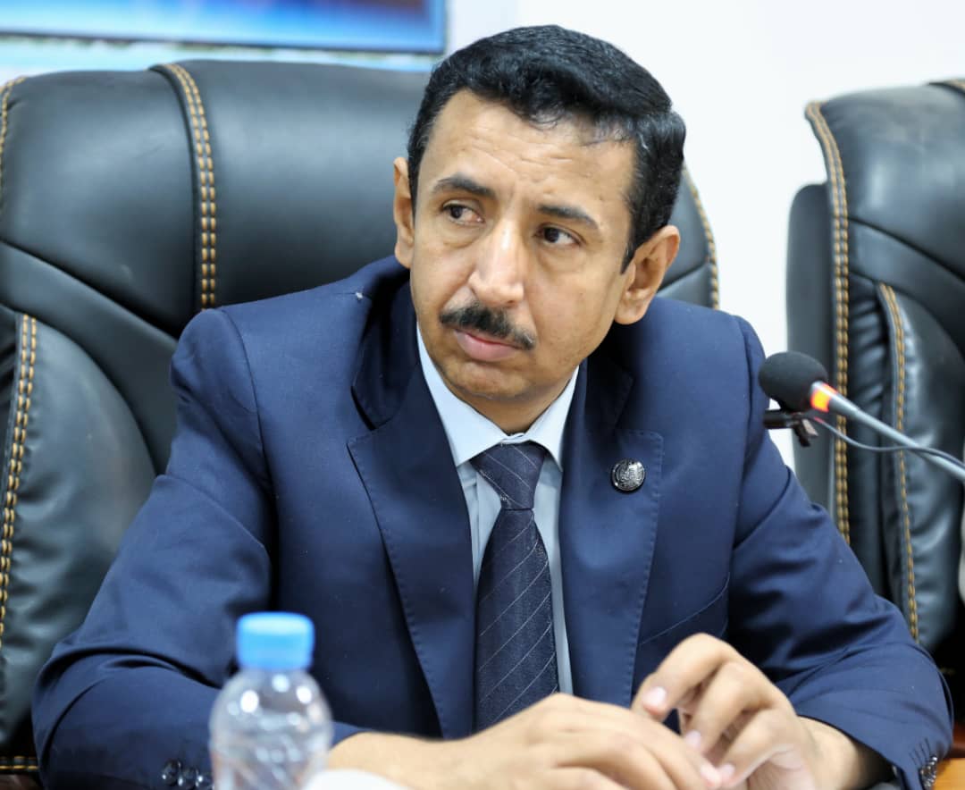 بن عديو يدعو إلى مساندة جهود سلطته ودعم الجيش لهزيمة الحوثيين