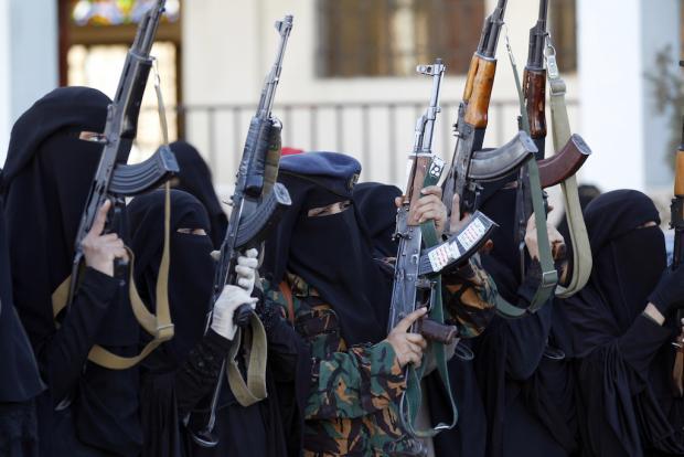 منظمة حقوقية: مقتل قرابة 1000 امرأة يمنية خلال ست سنوات من الحرب