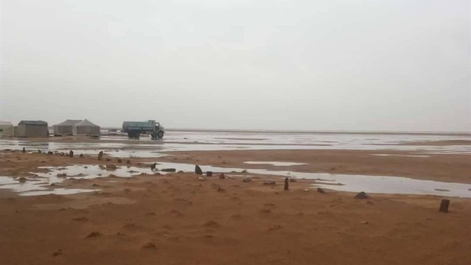 السيول تجتاح مخيمات النازحين شرقي الجوف والوحدة التنفيذية توجه نداء استغاثة