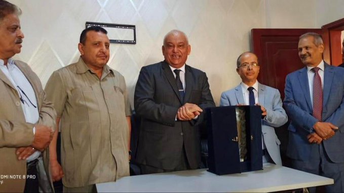 الاتحاد العام للنقابات العمالية يتهم وزير الخدمة باستغلال سلطته لصالح مليشيا الانتقالي