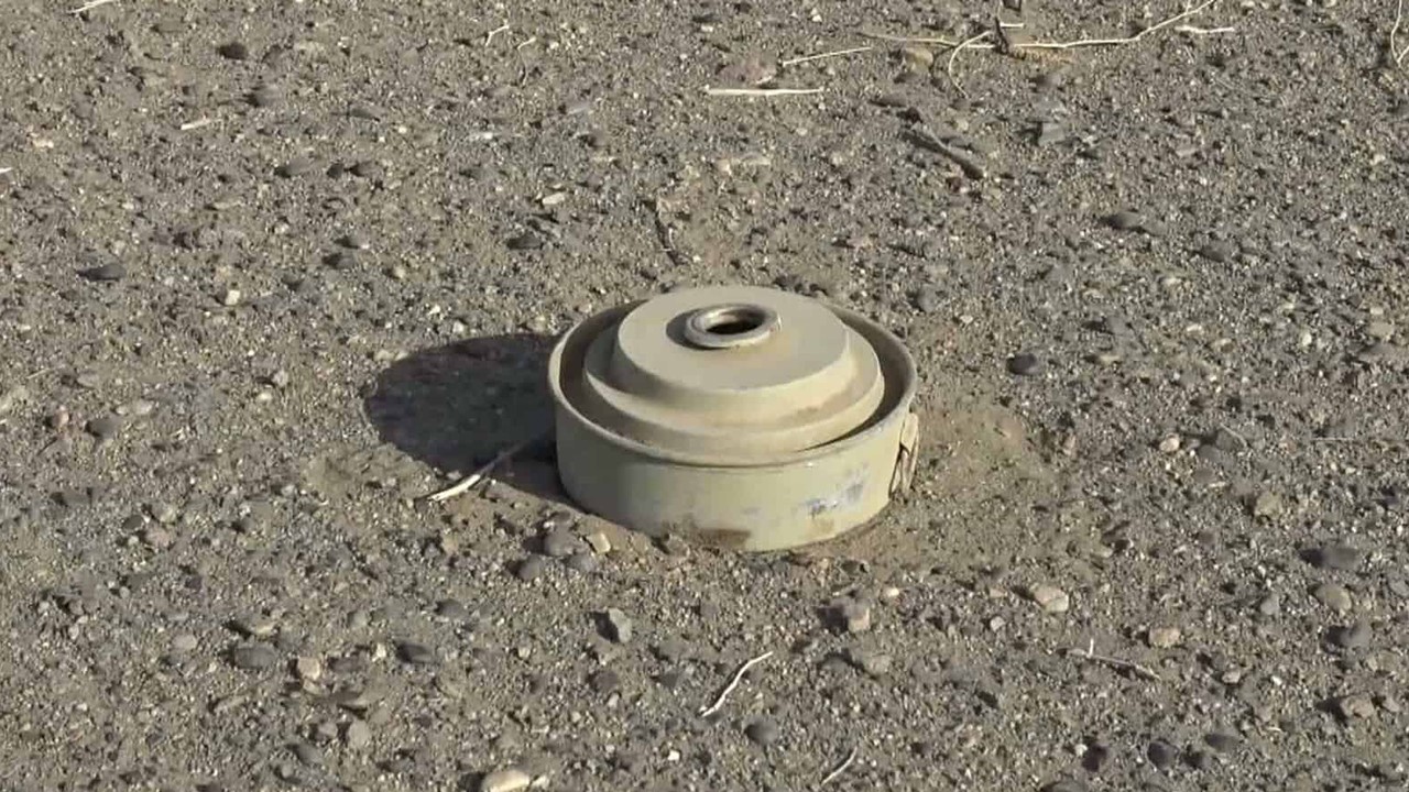 مقتل مدني وخبير ألغام جراء انفجار لغم حوثي في حريب بمأرب