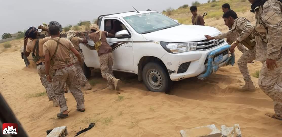 شاهد صورة : بعد مصرعه.. سيارة القيادي الحوثي المؤيد في قبضة الجيش الوطني