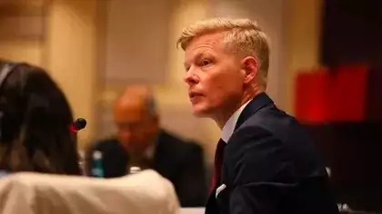 أكدوا إن الجانب الاقتصادي المسار الأهم من أجل الوصول لحل شامل .. : المبعوث الأممي لليمن و أحمد بازرعة يستعرضان الرؤية الاقتصادية لليمن 