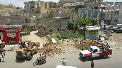 بسبب المجهود الحربي: مليشيا الحوثي تقوم بإغلاق أشهر سوق تجاري في هذا المكان