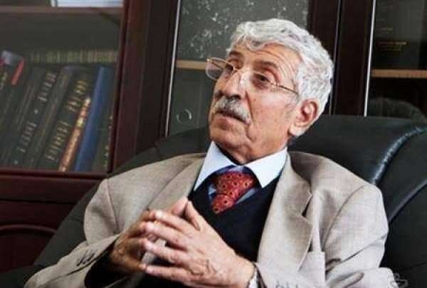 الإعلان عن وفاة الأديب والشاعر الدكتور عبدالعزيز المقالح عن عمر ناهز 86 عاما (سيرة ذاتية)