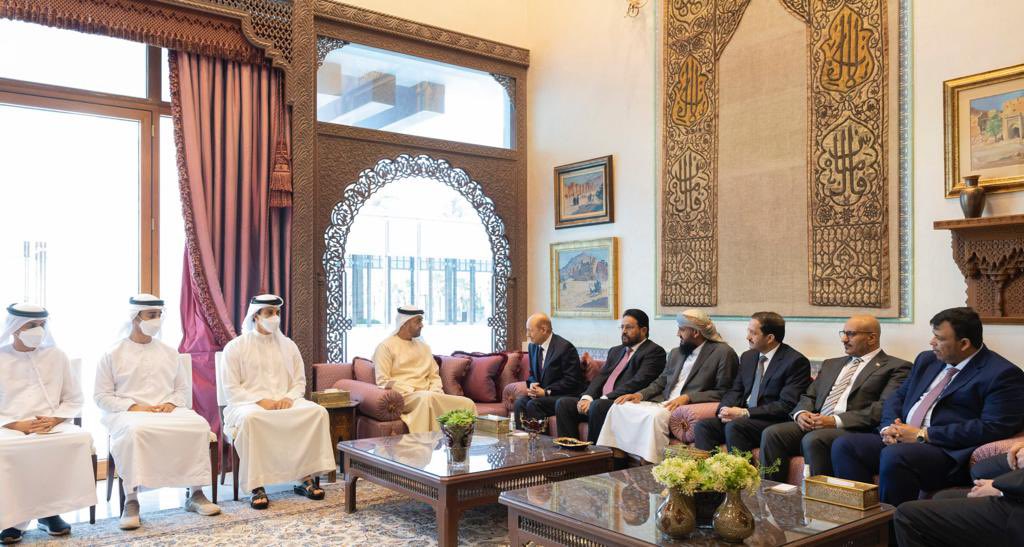 قناة: ضباط إماراتيون يشرفون على المجلس الرئاسي وهيكلة الشرعية