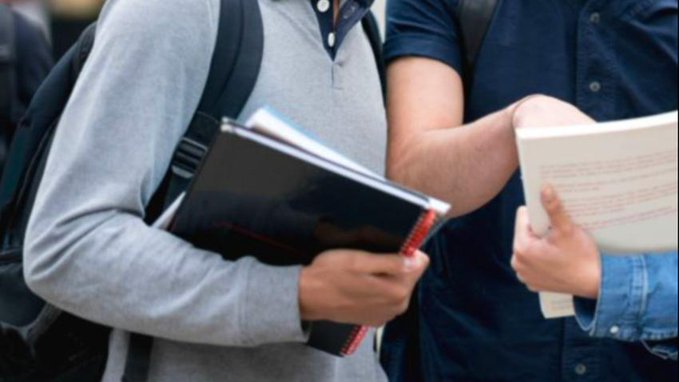 وزارة التعليم تعلن صرف ربعين من مستحقات الطلاب المبتعثين في الخارج