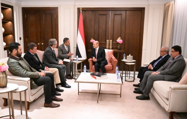 رئيس مجلس القيادة: تصنيف الحوثيين "منظمة إرهابية" لا يُغلق الباب أمام جهود السلام