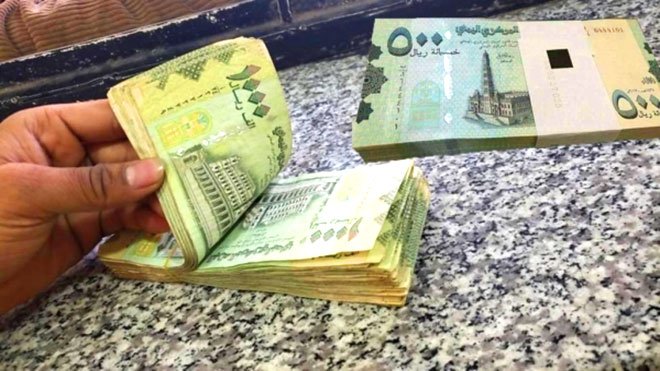 الحوثيون يعدون بصرف رواتب الموظفين في مناطق سيطرتهم من عائدات ميناء الحديدة