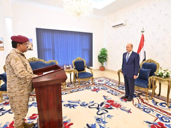 وزراء الدفاع والنفط والكهرباء يؤدون اليمين الدستورية أمام رئيس مجلس القيادة في عدن