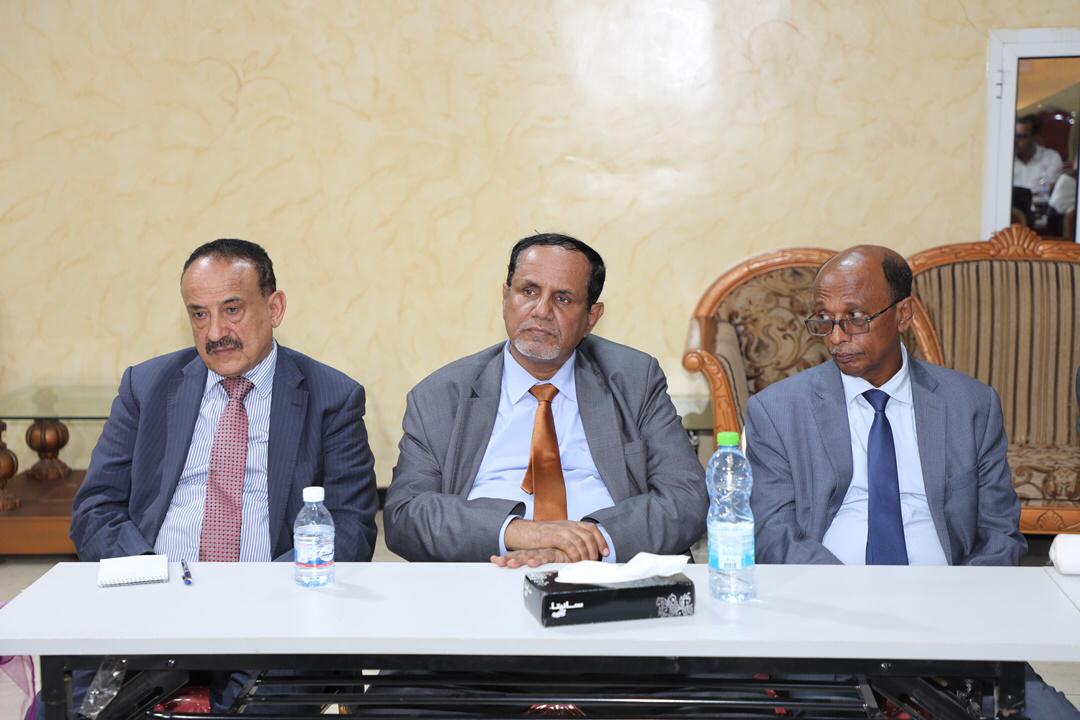 الوزير الجبواني والمحافظ البحسني يجتمعان بأعضاء غرفة تجارة وصناعة حضرموت