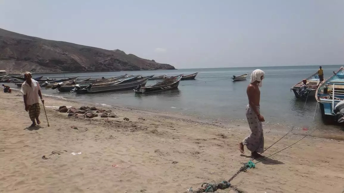 بعد احتجازهم لأشهر في السجون الإرتيرية .. : مصادر حوثية : وصول (118) صياد يمني الى محافظة الحديدة
