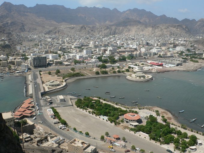 أمن عدن يشدد على رفع الجاهزية الأمنية وتنفيذ حملات ضبط المخالفين